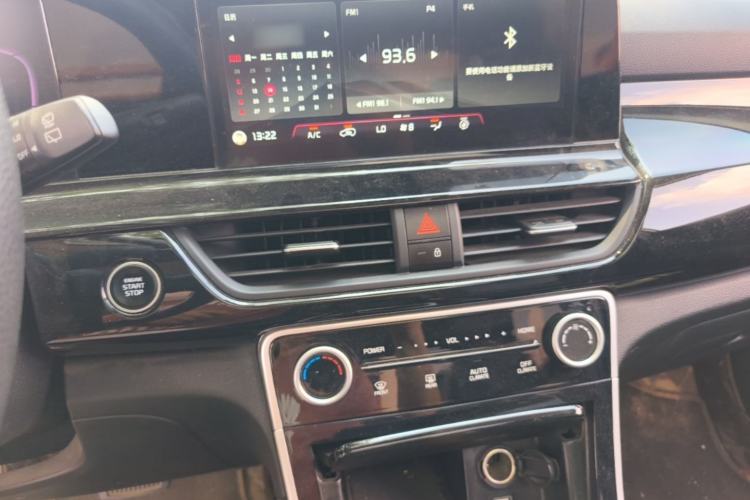 Used Kia Seltos 2023 1.5L CVT Luxury Edition Audio And AC Panel