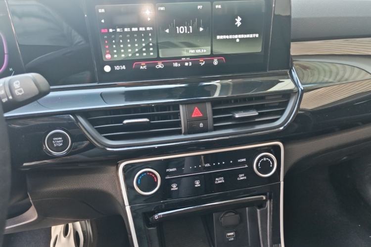 Used Kia Seltos 2023 1.5L CVT Luxury Edition Audio And AC Panel