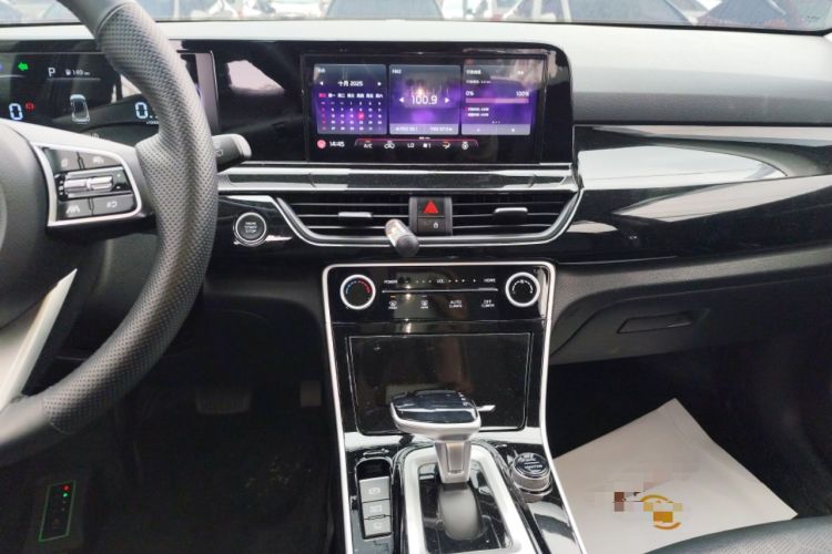 Used Kia Seltos 2023 1.5L CVT Luxury Edition Audio And AC Panel