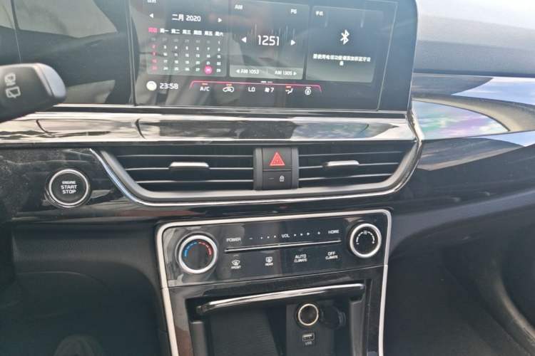 Used Kia Seltos 2023 1.5L CVT Luxury Edition Audio And AC Panel