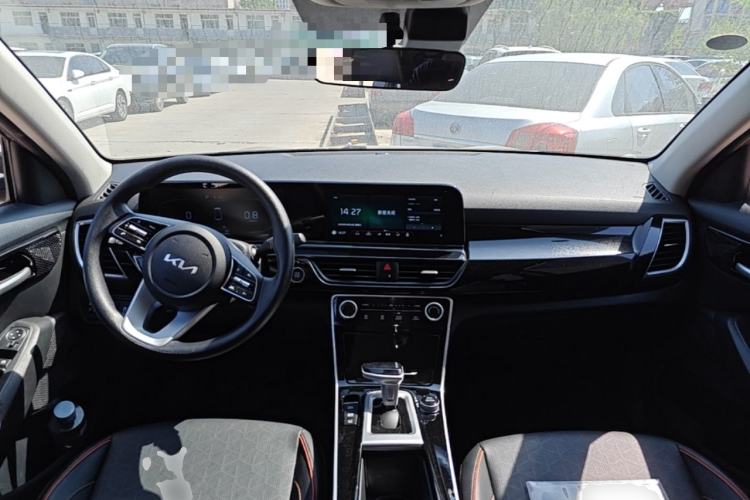 Used Kia Seltos 2023 1.5L CVT Luxury Edition Center Console