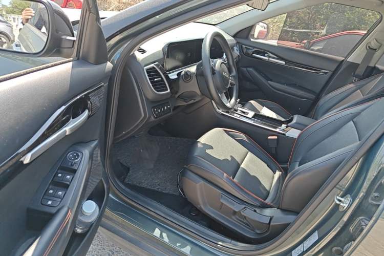 Used Kia Seltos 2023 1.5L CVT Luxury Edition Driver Seat