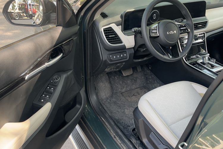 Used Kia Seltos 2023 1.5L CVT Luxury Edition Driver Seat