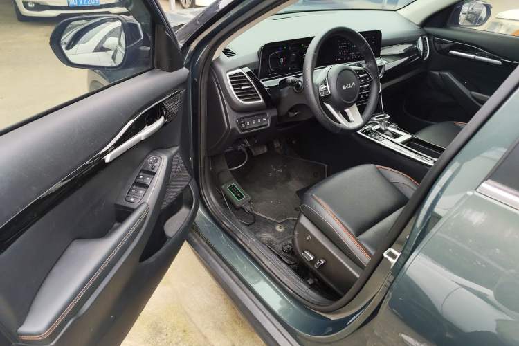 Used Kia Seltos 2023 1.5L CVT Luxury Edition Driver Seat