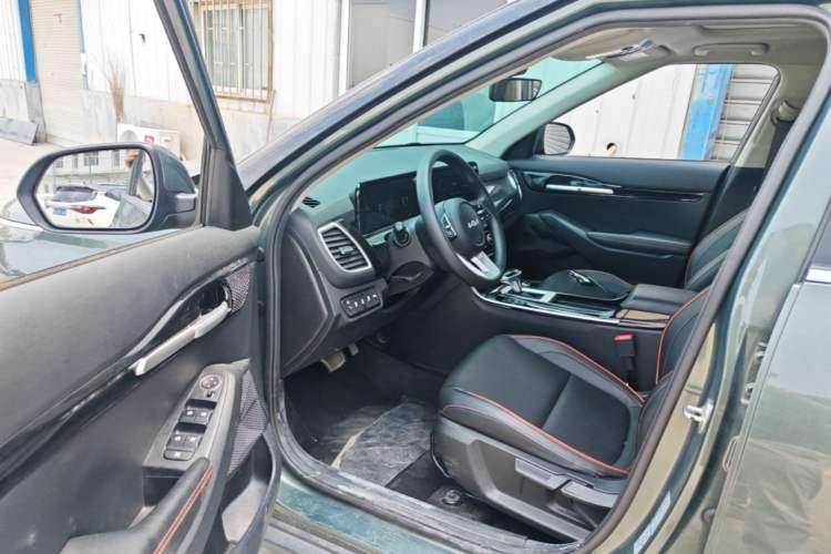 Used Kia Seltos 2023 1.5L CVT Luxury Edition Driver Seat