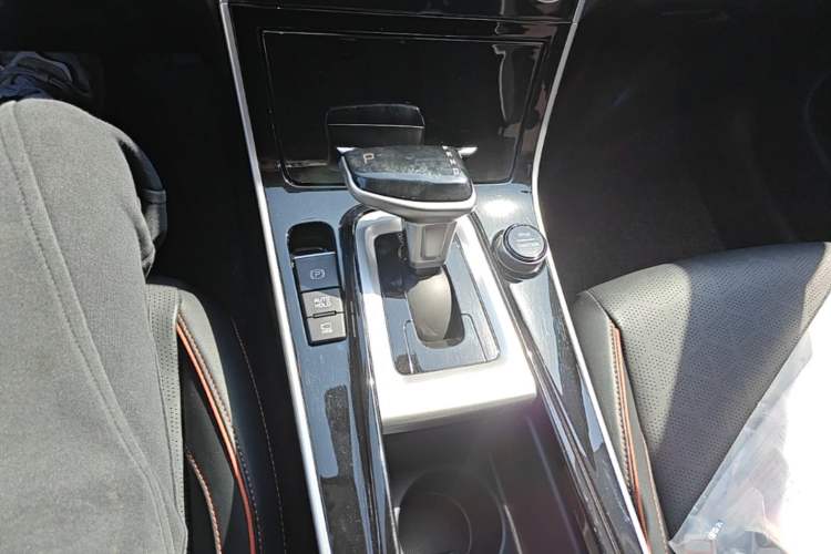 Used Kia Seltos 2023 1.5L CVT Luxury Edition Gear Lever