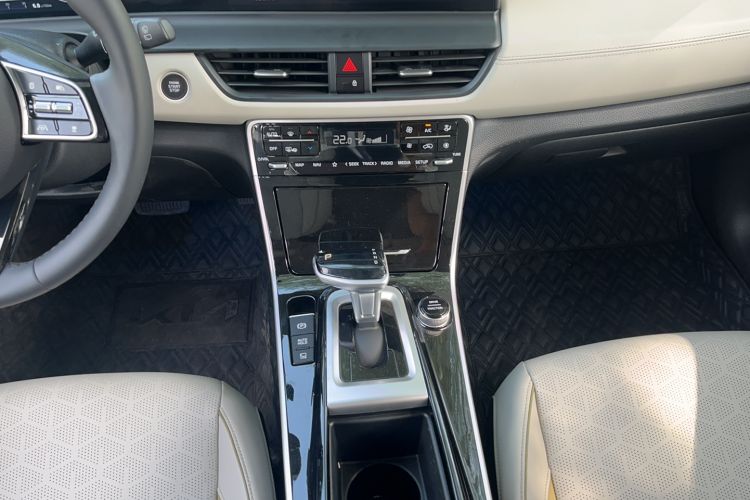 Used Kia Seltos 2023 1.5L CVT Luxury Edition Gear Lever