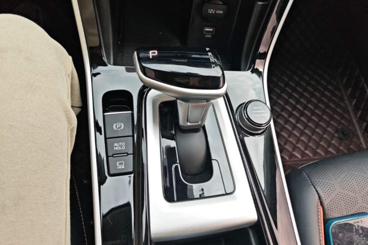 Used Kia Seltos 2023 1.5L CVT Luxury Edition Gear Lever