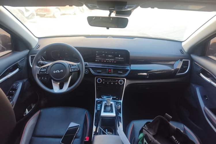 Used Kia Seltos 2023 1.5L CVT Luxury Edition Interior 2