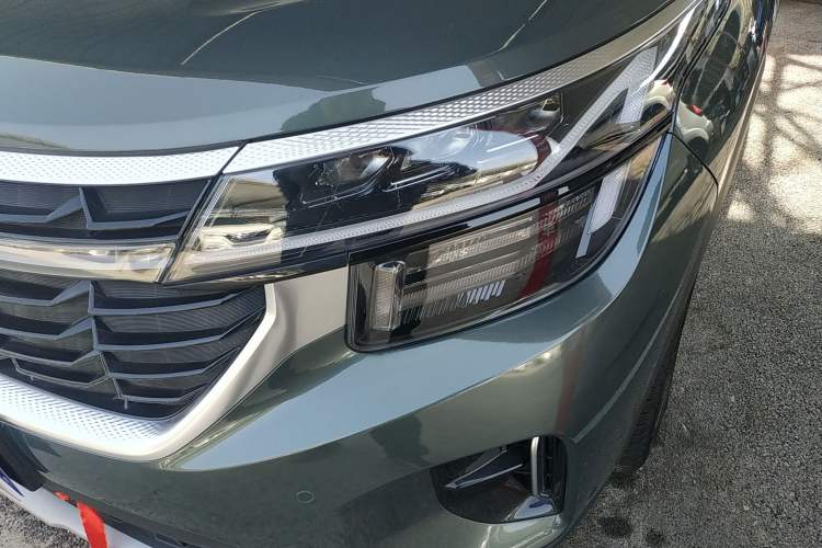Used Kia Seltos 2023 1.5L CVT Luxury Edition Left Front Headlight