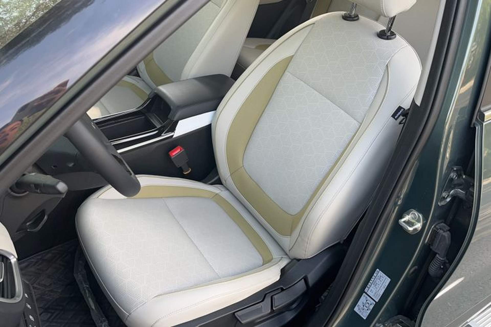 Used Kia Seltos 2023 1.5L CVT Luxury Edition Left Front Seat