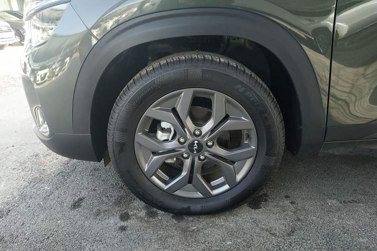 Used Kia Seltos 2023 1.5L CVT Luxury Edition Left Front Wheel Hub