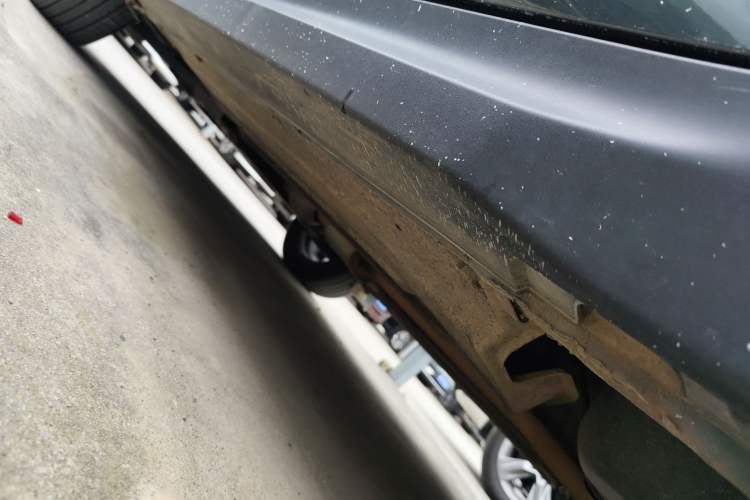 Used Kia Seltos 2023 1.5L CVT Luxury Edition Left Side Sill