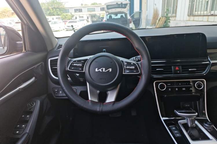 Used Kia Seltos 2023 1.5L CVT Luxury Edition Steering Wheel