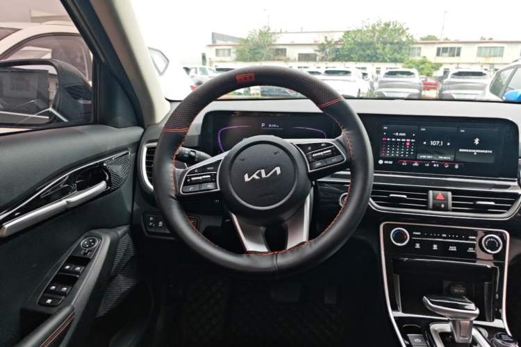 Used Kia Seltos 2023 1.5L CVT Luxury Edition Steering Wheel