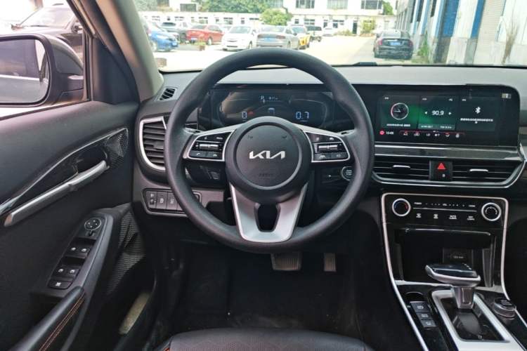 Used Kia Seltos 2023 1.5L CVT Luxury Edition Steering Wheel