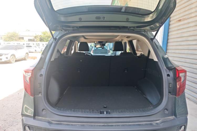 Used Kia Seltos 2023 1.5L CVT Luxury Edition Trunk