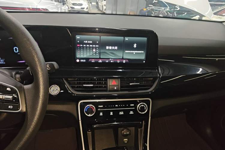 Used Kia Seltos 2023 1.5L CVT Luxury Edition Audio And AC Panel
