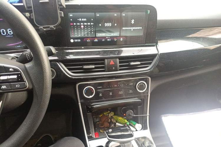 Used Kia Seltos 2023 1.5L CVT Luxury Edition Audio And AC Panel