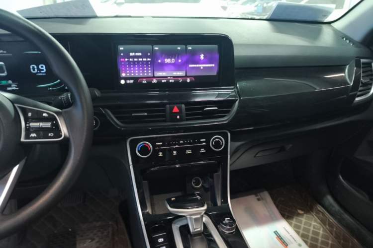 Used Kia Seltos 2023 1.5L CVT Luxury Edition Audio And AC Panel