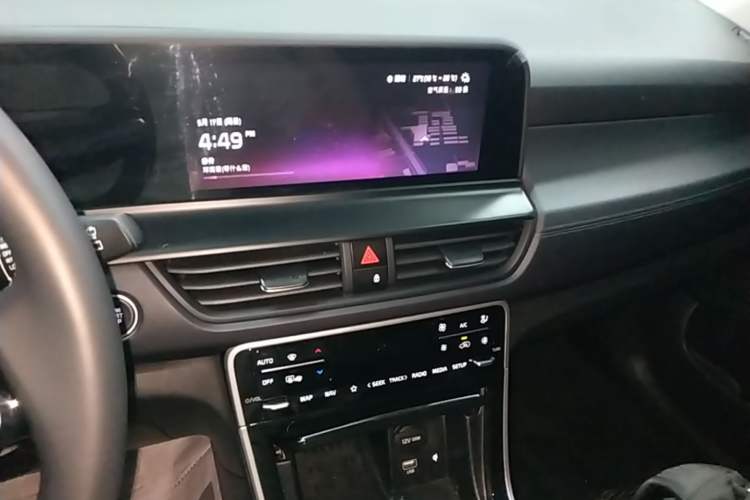 Used Kia Seltos 2023 1.5L CVT Luxury Edition Audio And AC Panel