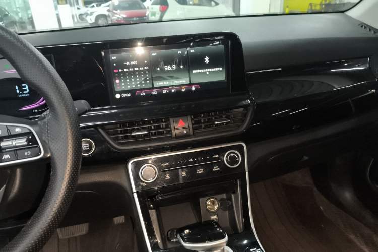 Used Kia Seltos 2023 1.5L CVT Luxury Edition Audio And AC Panel
