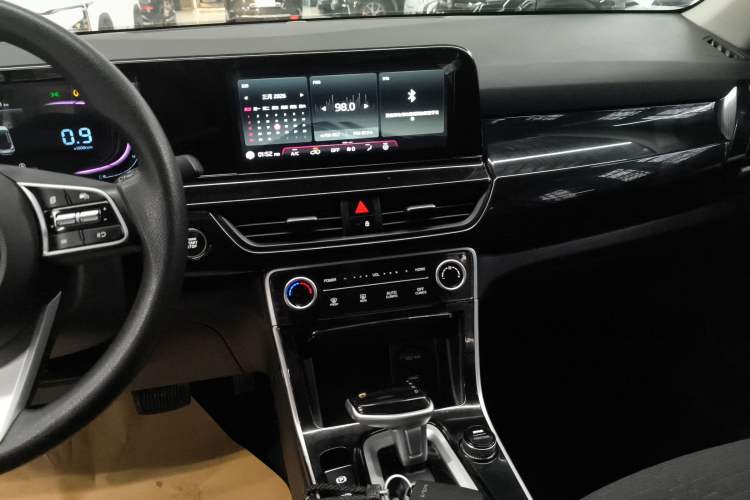 Used Kia Seltos 2023 1.5L CVT Comfort Edition Audio And AC Panel