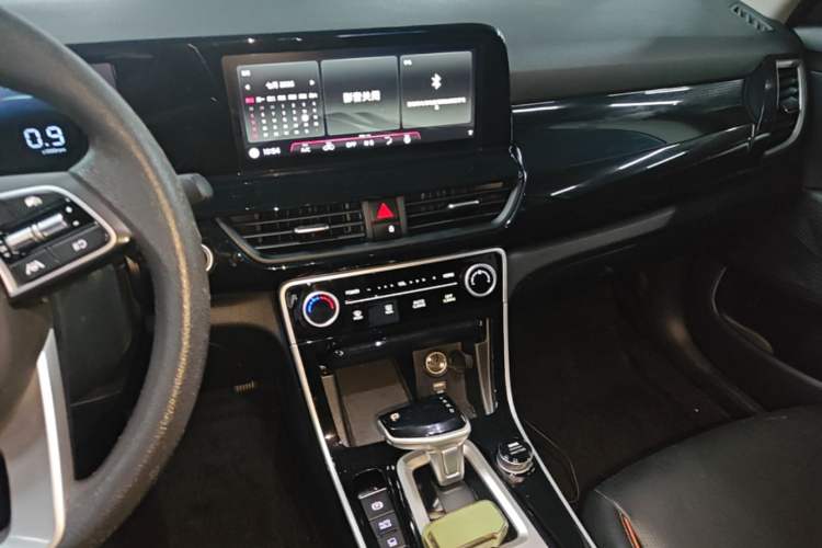 Used Kia Seltos 2023 1.5L CVT Luxury Edition Audio And AC Panel
