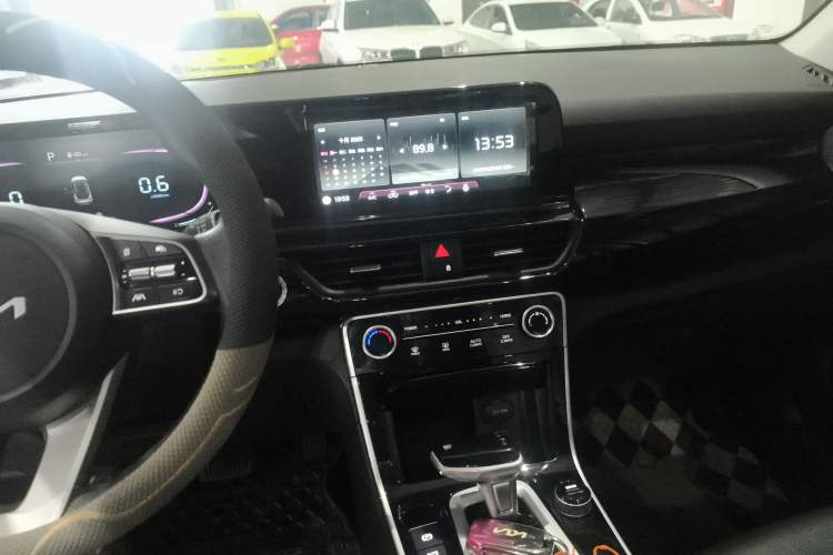 Used Kia Seltos 2023 1.5L CVT Luxury Edition Audio And AC Panel