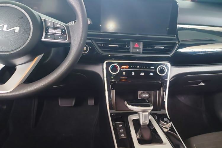 Used Kia Seltos 2023 1.5L CVT Comfort Edition Center Console