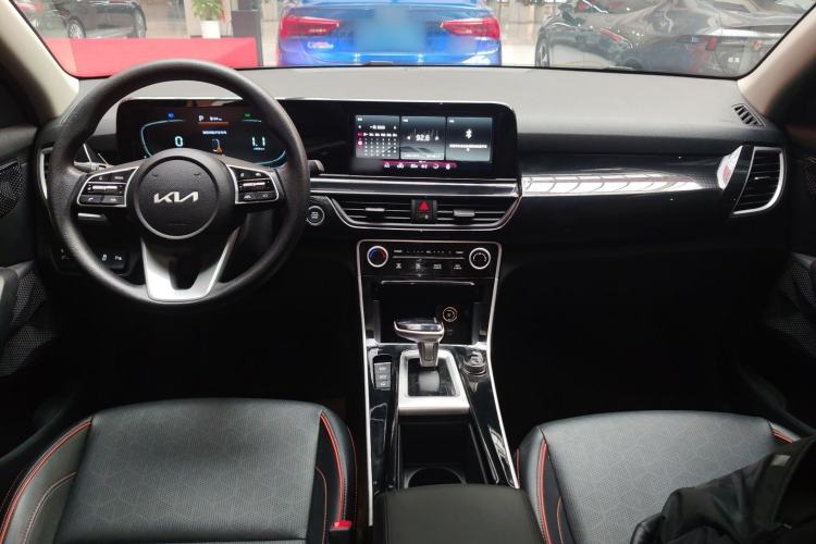 Used Kia Seltos 2023 1.5L CVT Luxury Edition Center Console