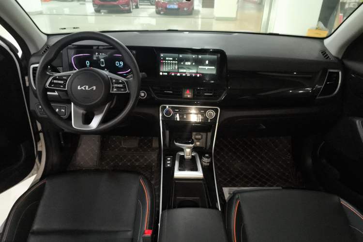 Used Kia Seltos 2023 1.5L CVT Luxury Edition Center Console
