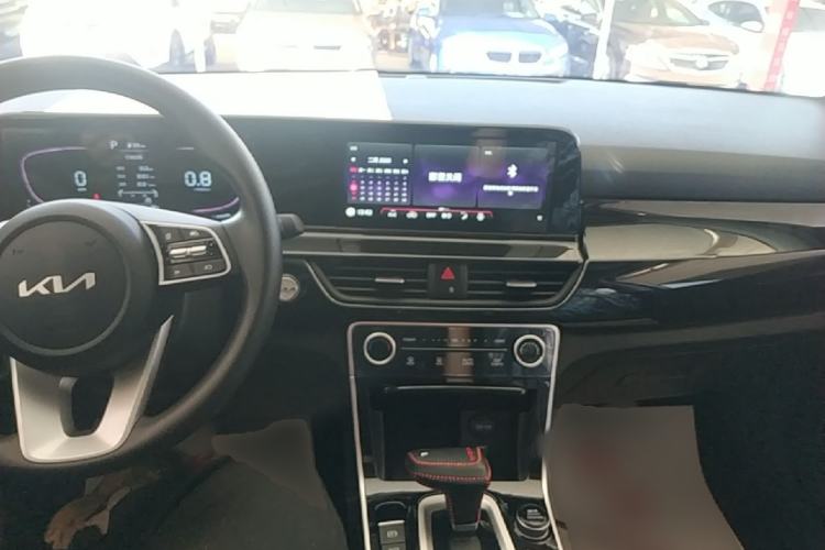 Used Kia Seltos 2023 1.5L CVT Comfort Edition Center Console