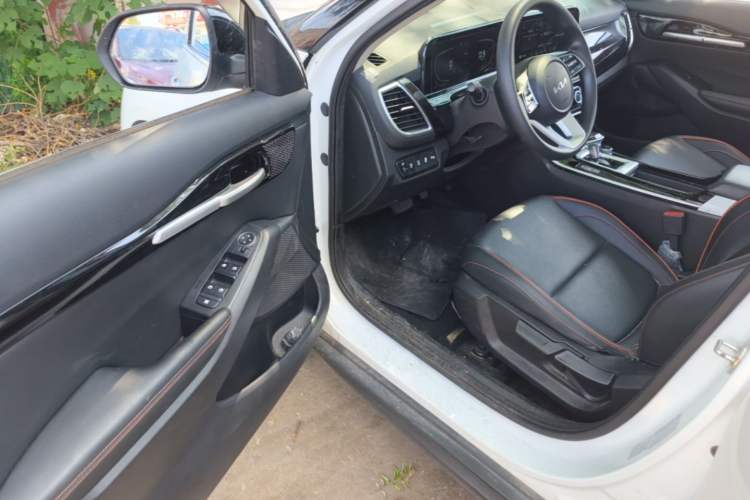 Used Kia Seltos 2023 1.5L CVT Luxury Edition Driver Seat