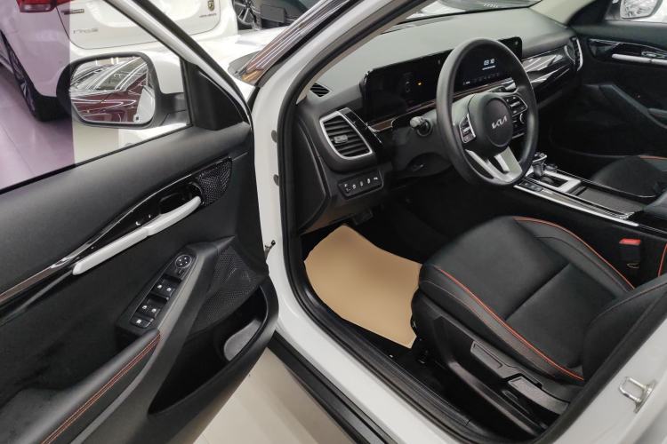 Used Kia Seltos 2023 1.5L CVT Luxury Edition Driver Seat