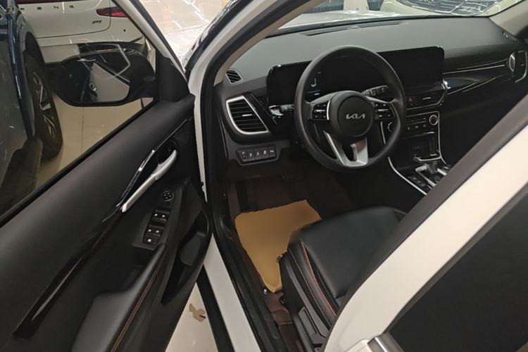 Used Kia Seltos 2023 1.5L CVT Luxury Edition Driver Seat