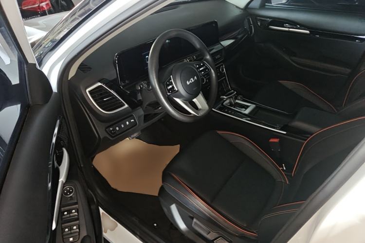 Used Kia Seltos 2023 1.5L CVT Luxury Edition Driver Seat