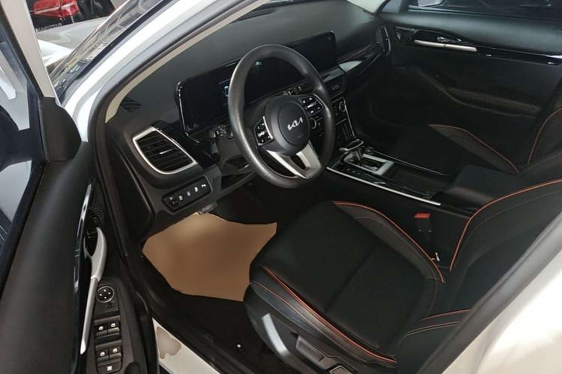 Used Kia Seltos 2023 1.5L CVT Luxury Edition Driver Seat