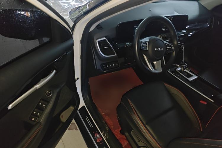 Used Kia Seltos 2023 1.5L CVT Luxury Edition Driver Seat