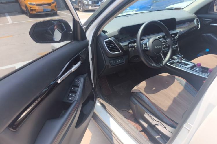 Used Kia Seltos 2023 1.5L CVT Luxury Edition Driver Seat