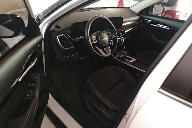 Used Kia Seltos 2023 1.5L CVT Luxury Edition Driver Seat