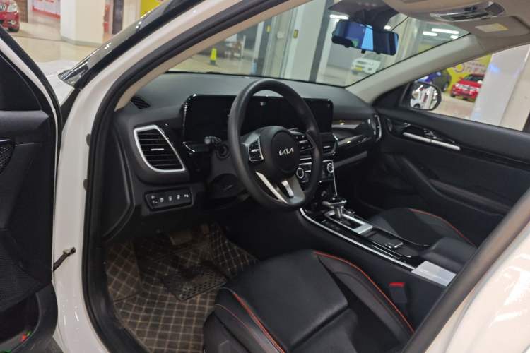 Used Kia Seltos 2023 1.5L CVT Luxury Edition Driver Seat