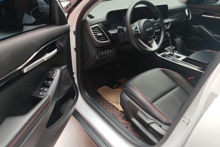 Used Kia Seltos 2023 1.5L CVT Luxury Edition Driver Seat