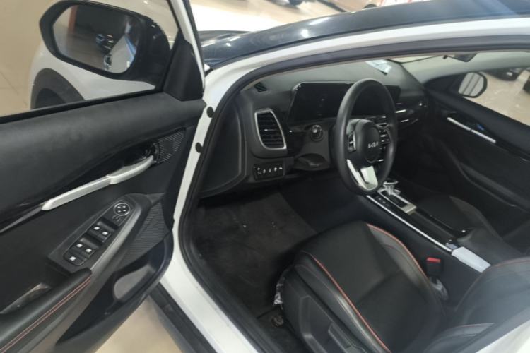 Used Kia Seltos 2023 1.5L CVT Luxury Edition Driver Seat