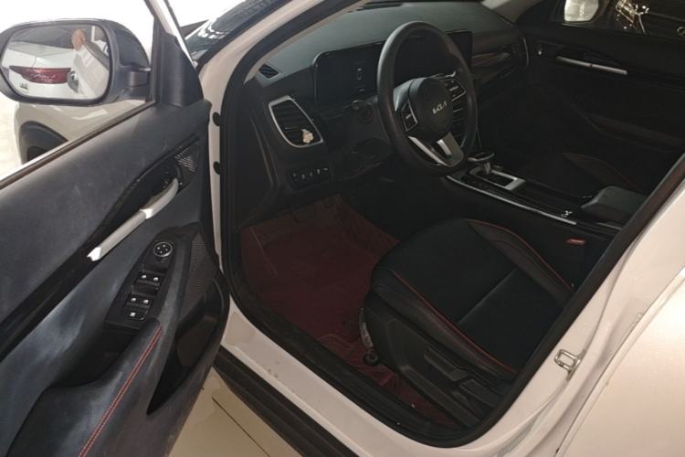 Used Kia Seltos 2023 1.5L CVT Luxury Edition Driver Seat