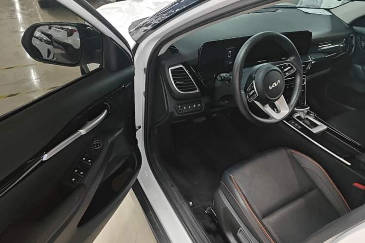 Used Kia Seltos 2023 1.5L CVT Luxury Edition Driver Seat