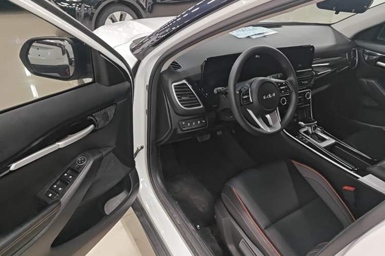 Used Kia Seltos 2023 1.5L CVT Luxury Edition Driver Seat