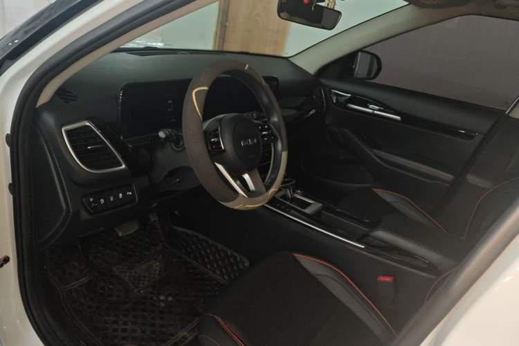 Used Kia Seltos 2023 1.5L CVT Luxury Edition Driver Seat