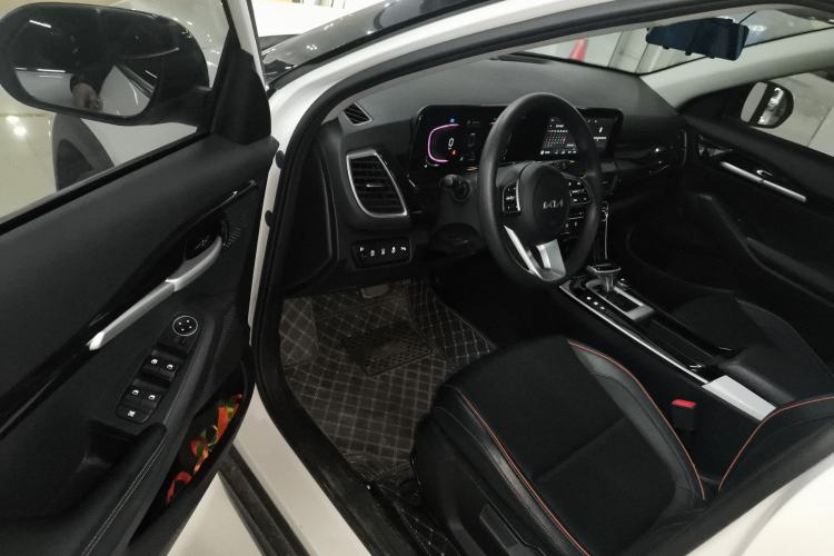 Used Kia Seltos 2023 1.5L CVT Luxury Edition Driver Seat
