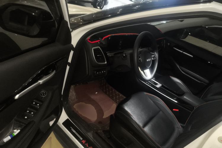 Used Kia Seltos 2023 1.5L CVT Luxury Edition Driver Seat